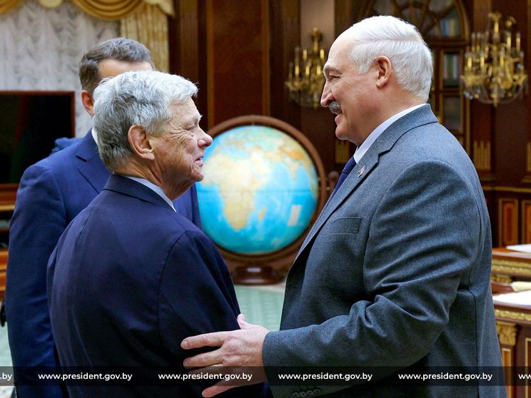 La Bielorussia libera 123 detenuti, anche un Premio Nobel per la pace