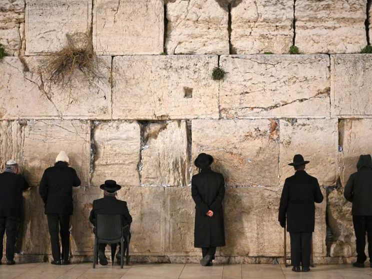 La preghiera davanti al Muro del pianto
