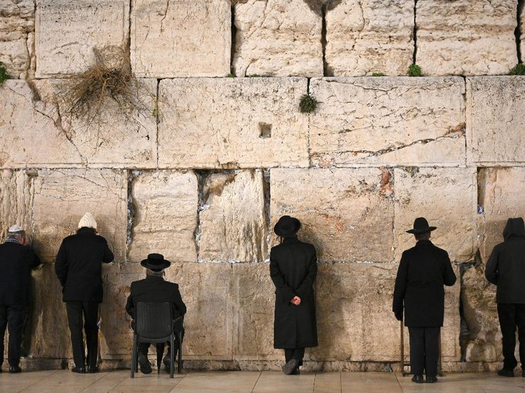 La preghiera davanti al Muro del pianto