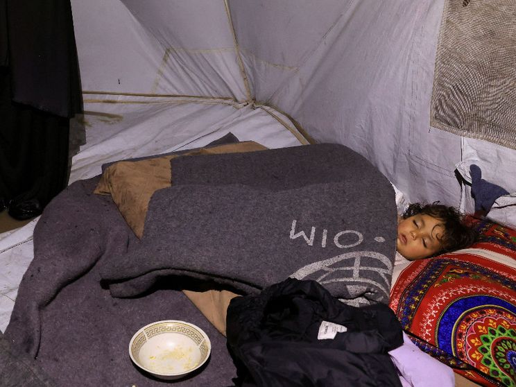 A Gaza si continua a morire di freddo: come si vive nelle tende allagate