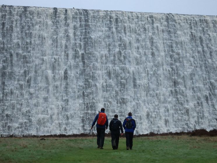 Ogni nodo è stretto per essere sciolto, il futuro ci chiama sempre
