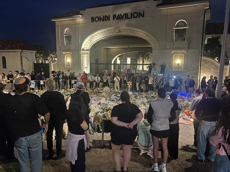 A due giorni dalla strage di Bondi, Sydney è una città sotto choc