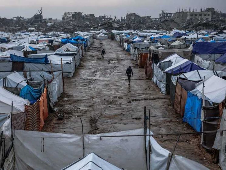 Macerie, distruzione, tende e fango: si presenta così il quartiere di Zeitun a Gaza City / ANSA