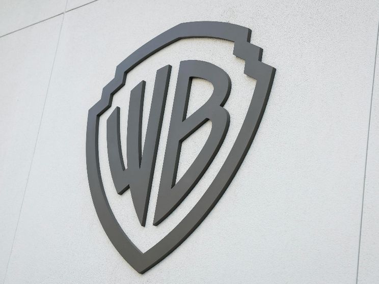 Warner Bros verso il rifiuto dell'offerta ostile di Paramount da 108 miliardi