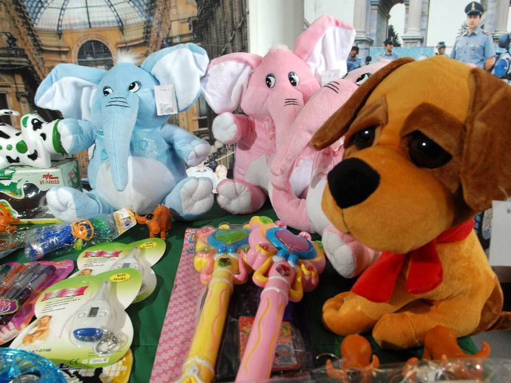 Balocchi o tarocchi? Il “gioco” sulla pelle dei bambini vale 1 miliardo l'anno