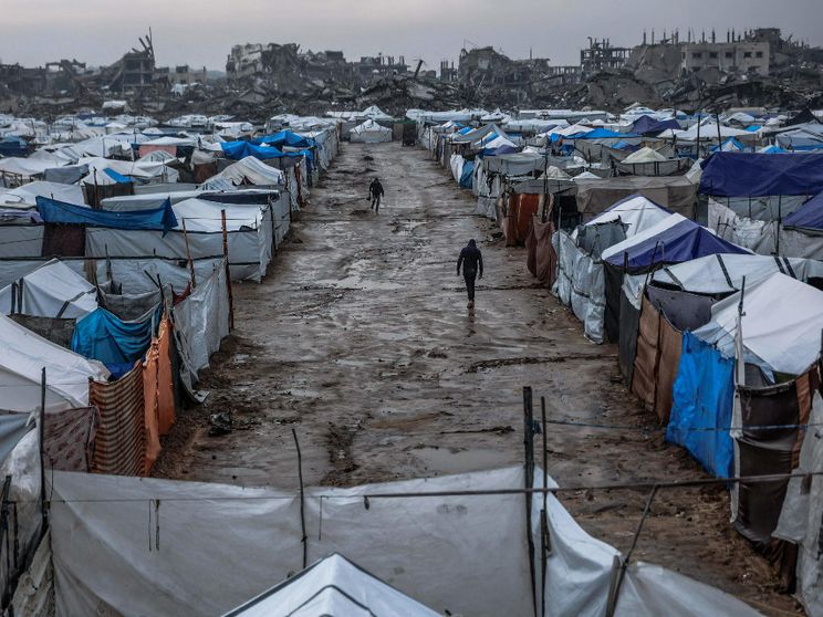 Macerie, distruzione, tende e fango: si presenta così il quartiere di Zeitun a Gaza City / ANSA