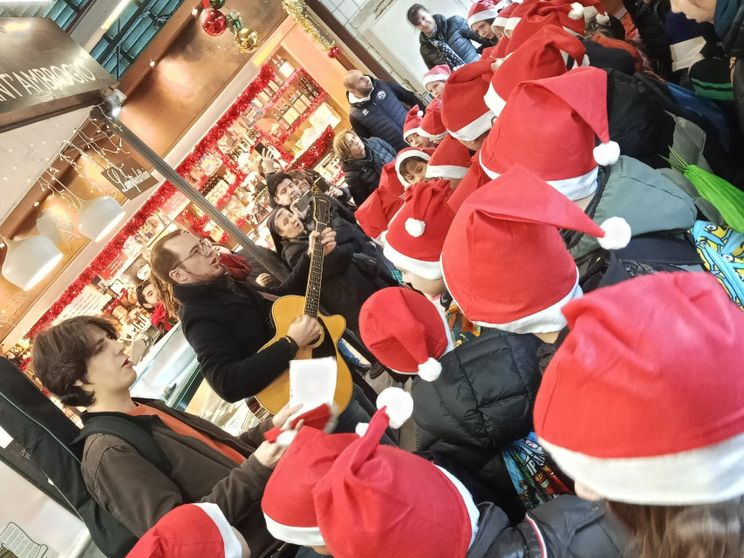 Firenze, i presepi vanno in vetrina. E il centro storico si riscopre comunità