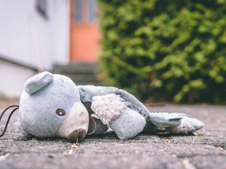 Non c'è solo la famiglia nel bosco: migliaia di bimbi faranno Natale lontano da casa