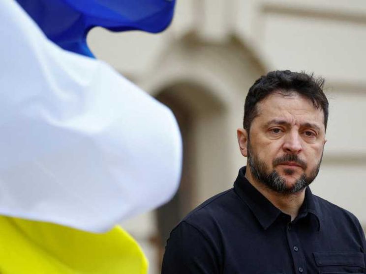 Cosa c'è nell'ultima bozza del piano di pace che Zelensky discuterà domenica con Trump