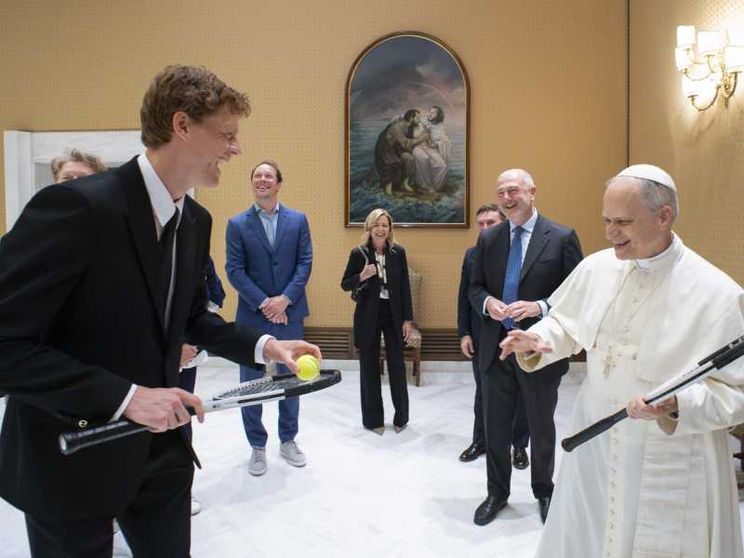 Il Papa con gli artisti e gli atleti. Le ricerche del 2025