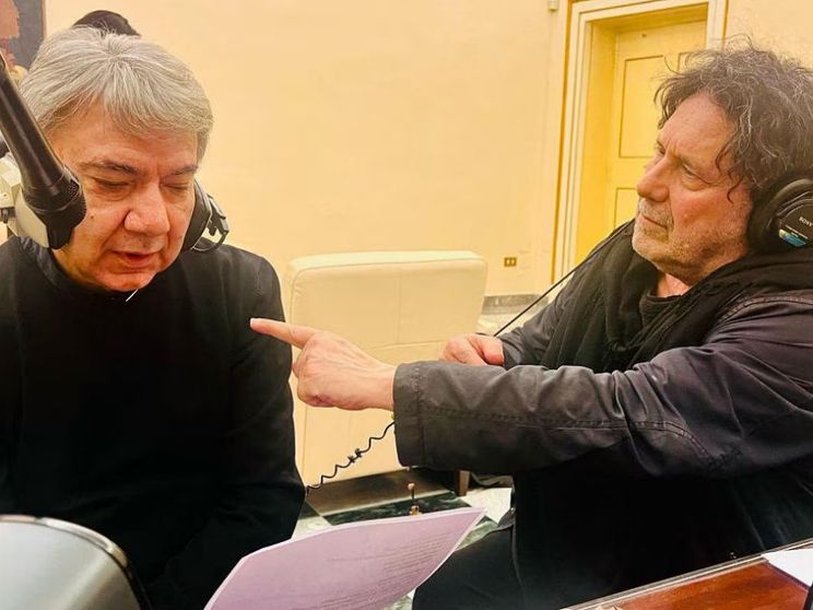 Il cardinale Battaglia ed Enzo Avitabile durante la registrazione di "Perdonaci la pace"