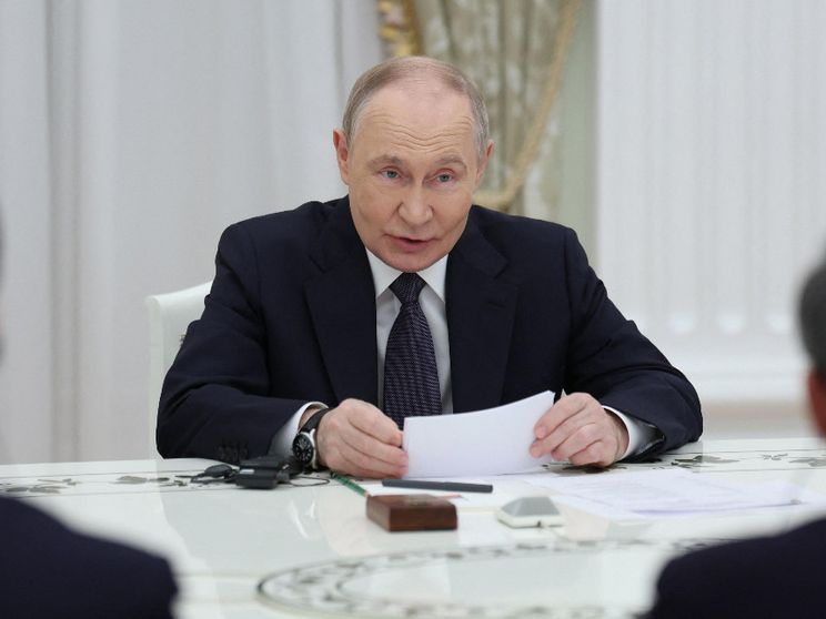 Putin convoca i vertici delle forze armate: avanti su tutto il fronte di guerra