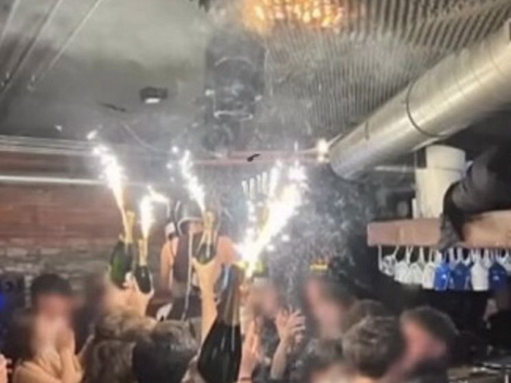 Una sola uscita, lo scantinato buio: le domande degli investigatori sul locale trasformato in discoteca