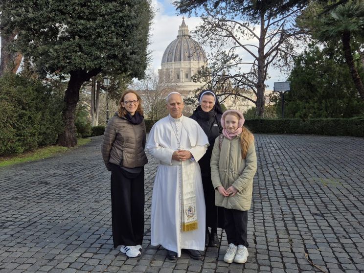 Se passeggiando nei Giardini vaticani incontri il Papa (e lui si ferma a chiacchierare)
