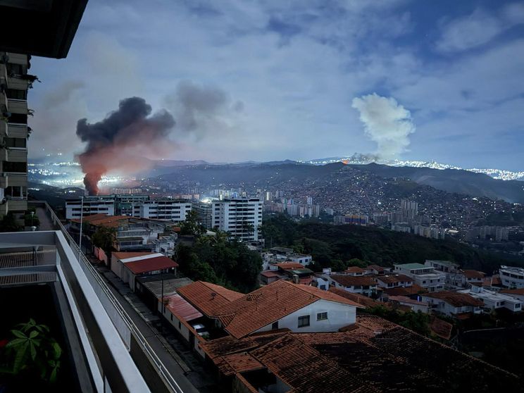 Le voci degli italiani a Caracas: «Chiusi in casa dopo le esplosioni, siamo sospesi»