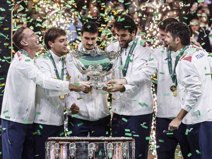 I festeggiamenti dell'ultima Coppa Davis vinta dalla squadra azzurra maschile lo scorso novembre