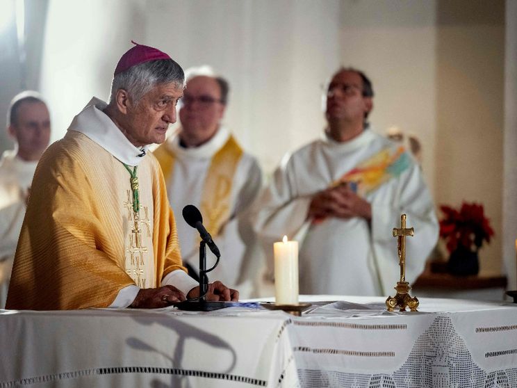 Il vescovo di Sion Jean-Marie Lovey durante la Messa di ieri per le vittime di Crans-Montana