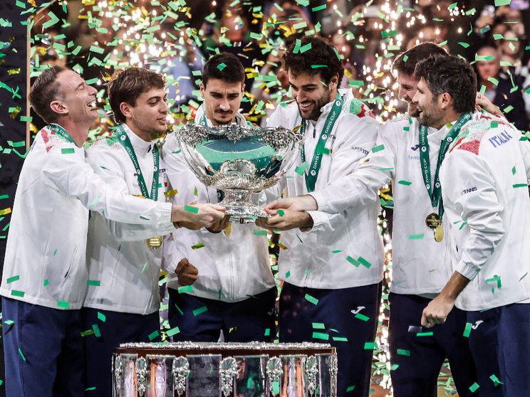 I festeggiamenti dell'ultima Coppa Davis vinta dalla squadra azzurra maschile lo scorso novembre