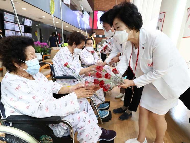Nel 2025 10,84 milioni di persone in Corea del Sud avevano 65 anni o più