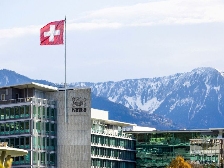 Nestlé ritira lotti di latte per neonati in tutta Europa: precauzione per un ingrediente contaminato