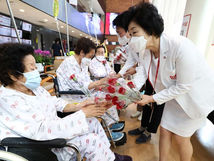 Nel 2025 10,84 milioni di persone in Corea del Sud avevano 65 anni o più