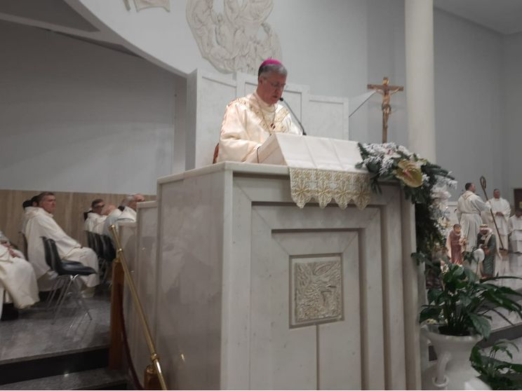 Il vescovo di Palermo contro le violenze allo Zen: «Siamo tutti responsabili degli spari»