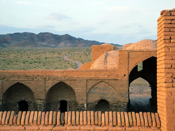 Bando all’esotismo, l’Oriente siamo noi