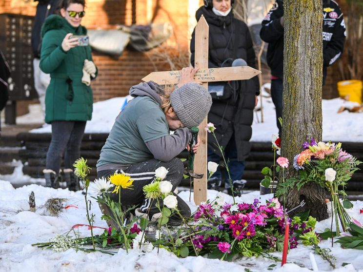 Agente anti-immigrazione uccide una donna, proteste nelle città Usa