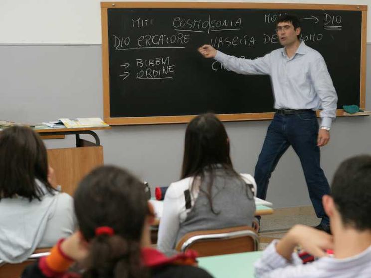La Cei agli studenti: «Portate i vostri dubbi e le domande nell'ora di religione»