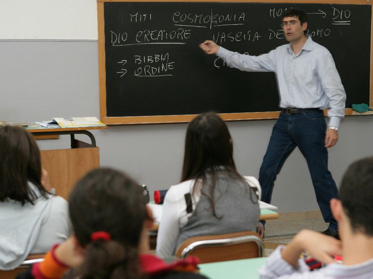 La Cei agli studenti: «Portate i vostri dubbi e le domande nell'ora di religione»