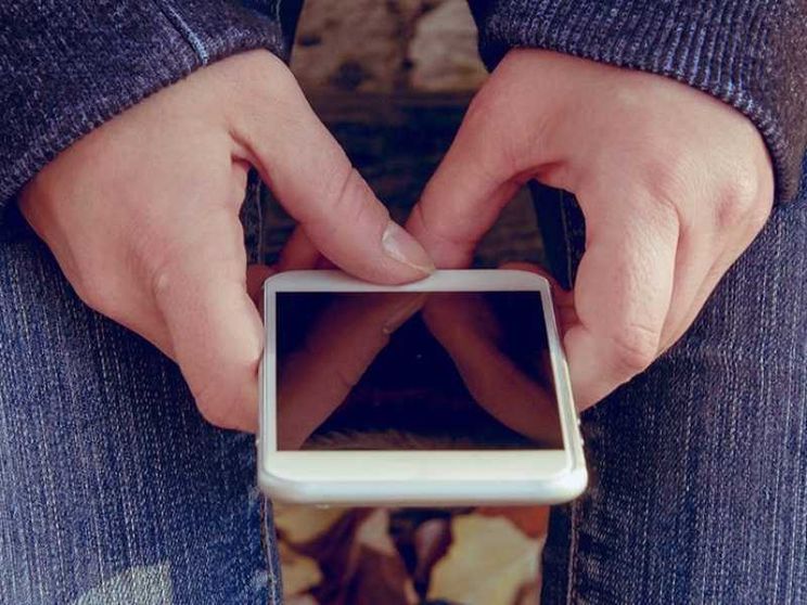 C'è un'età giusta per lo smartphone: per i pediatri è non prima dei 13 anni