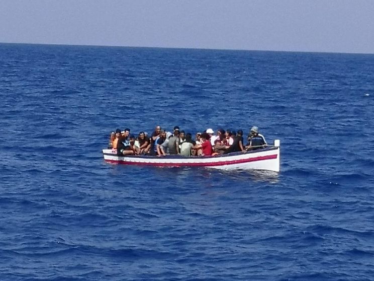 Ci sono 233 migranti in pericolo in mare