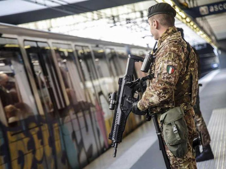 Sicurezza, militari e forze dell'ordine: perché il governo procede a vista