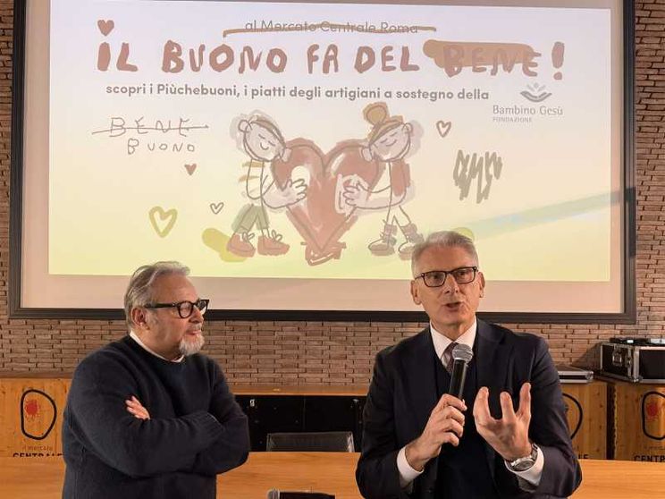 A sinistra il presidente di Mercato centrale Roma Umberto Montano e a destra il presidente del Bambino Gesù Tiziano Onesti- Foto Bambino Gesù