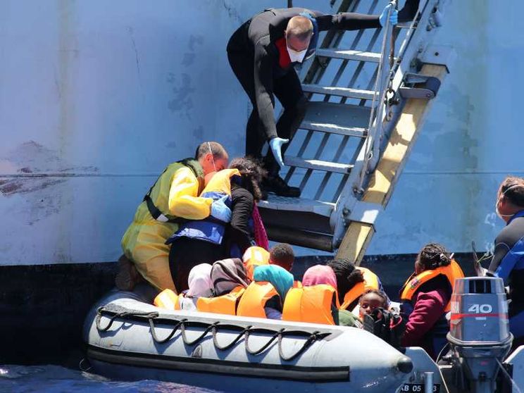 Mentre in Europa arrivano sempre meno migranti, in Italia restano stabili
