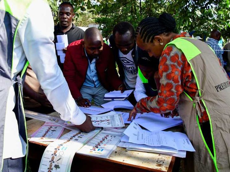 Voto in Uganda, una popstar sfida il "dinosauro" Museveni