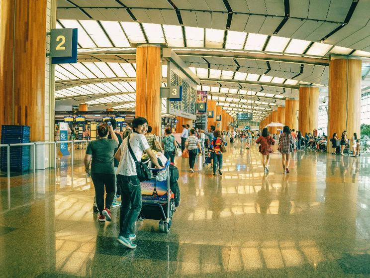 I migranti che entrano in Europa con il visto turistico (e poi restano)