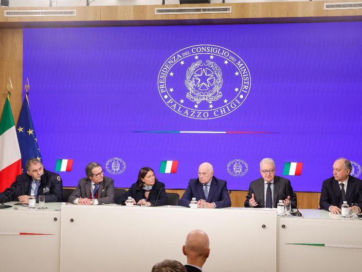 Da sinistra Fabio Ciciliano, Alessandro Vaccaro, Gabriella Palmieri Sandulli, il ministro della Giustizia Carlo Nordio, il sottosegretario alla presidenza del Consiglio Alfredo Mantovano e Gian Lorenzo Cornado. ANSA/GIUSEPPE LAMI