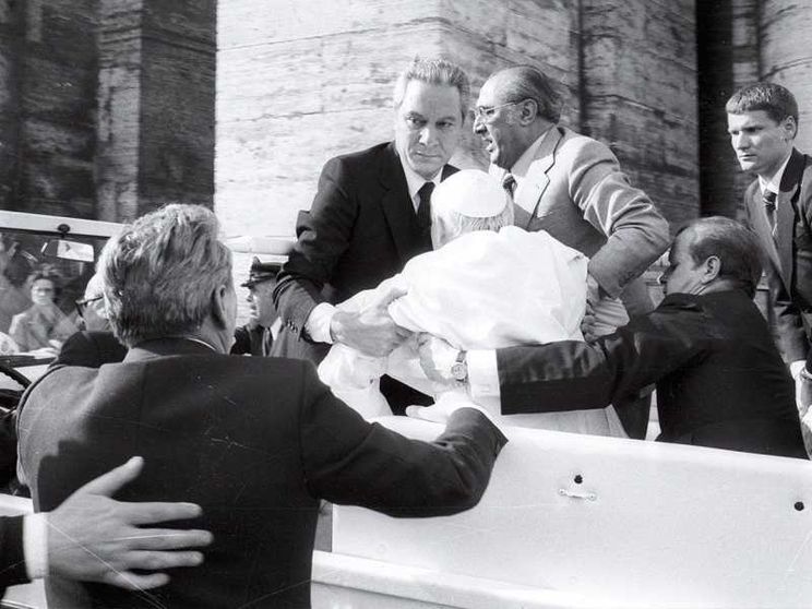 Chi era Gugel, l'aiutante che "prese" Wojtyla colpito da Agca