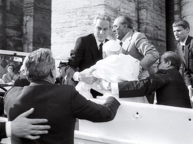 Chi era Gugel, l'aiutante che "prese" Wojtyla colpito da Agca