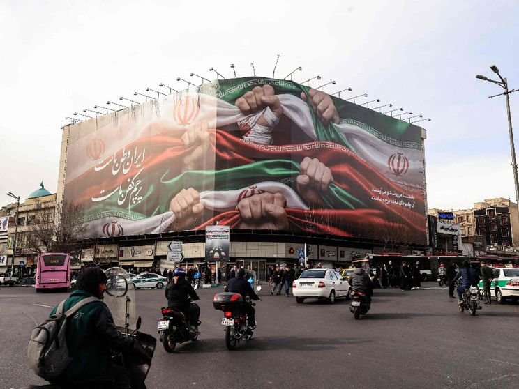 In Iran il blocco del web durerà 3 mesi. E la caccia all'uomo continua