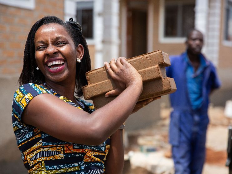 Il sogno di Anne: una casa sicura per tutte le madri sole dell'Uganda