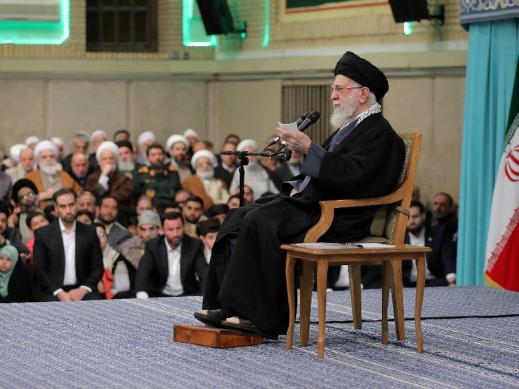 Khamenei riappare in pubblico e attacca gli Usa: ecco cosa ha detto