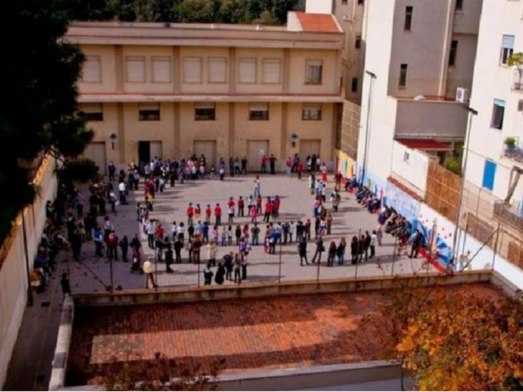 Il sindaco di Palermo lancia una colletta per l'oratorio condannato per rumori