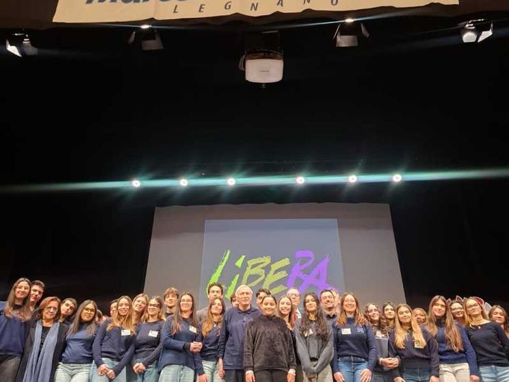 I ragazzi dell'Istituto Barbara Melzi con don Luigi Ciotti al Teatro Tirinnanzi di Legnano in occasione del primo anniversario del presidio di Libera costituito nella scuola e dedicato a Marcella Di Livrano