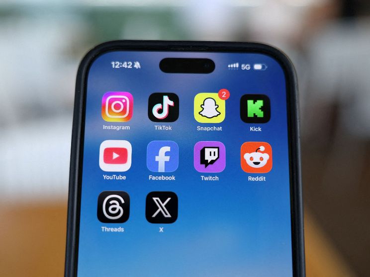 Social media vietati ai bambini, anche il Regno Unito vuole imitare l'Australia