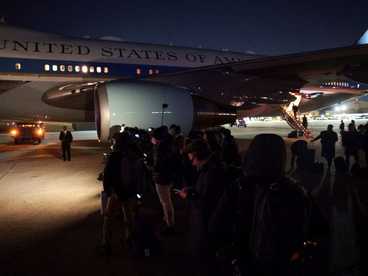 L'Air Force One presidenziale è stato costretto a rientrare alla base di Andrews per un problema elettrico