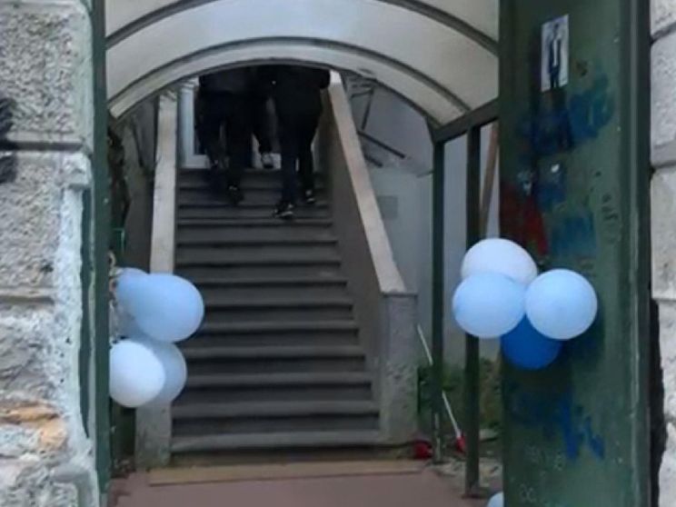 I compagni di "Aba" tornano in classe dopo l'omicidio