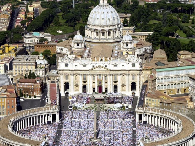 Come la Chiesa fa i santi