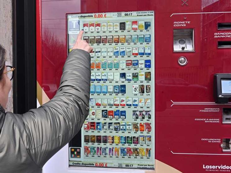 La lotta al fumo passa anche dal portafoglio: al via la campagna per un aumento di 5 euro a pacchetto